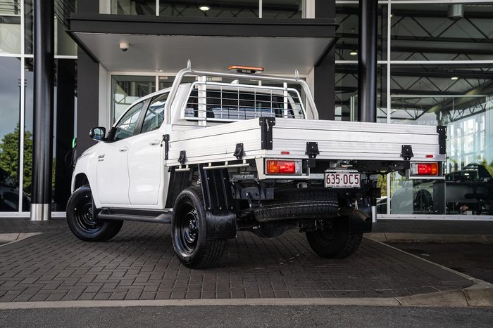 2025 Toyota Hilux SR