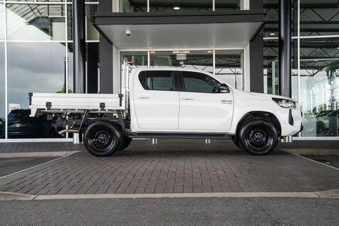 2025 Toyota Hilux SR