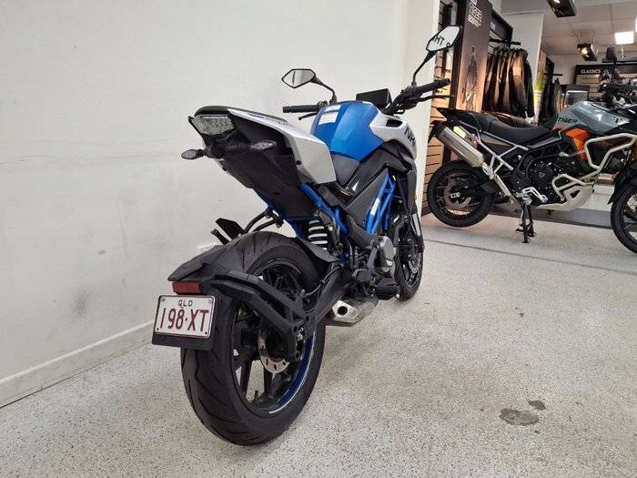 2022 CFMOTO 300 NK ABS