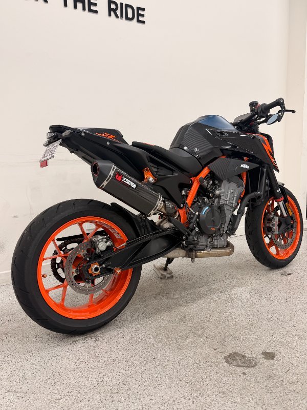 2023 Ktm 890 DUKE R Orange