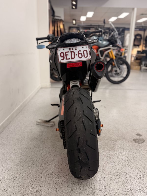 2023 Ktm 890 DUKE R Orange