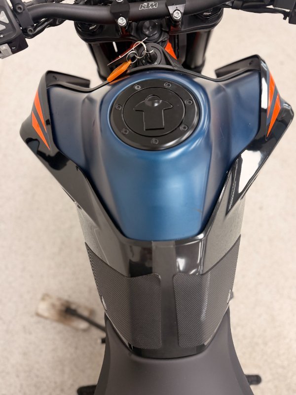 2023 Ktm 890 DUKE R Orange