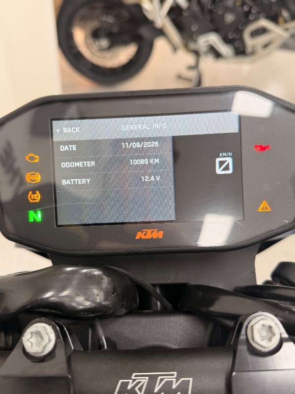2023 Ktm 890 DUKE R Orange