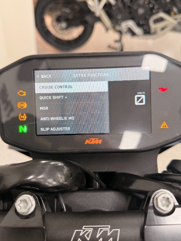 2023 Ktm 890 DUKE R Orange