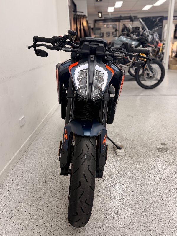 2023 Ktm 890 DUKE R Orange