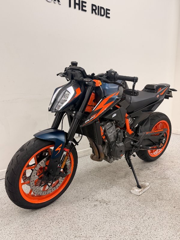 2023 Ktm 890 DUKE R Orange