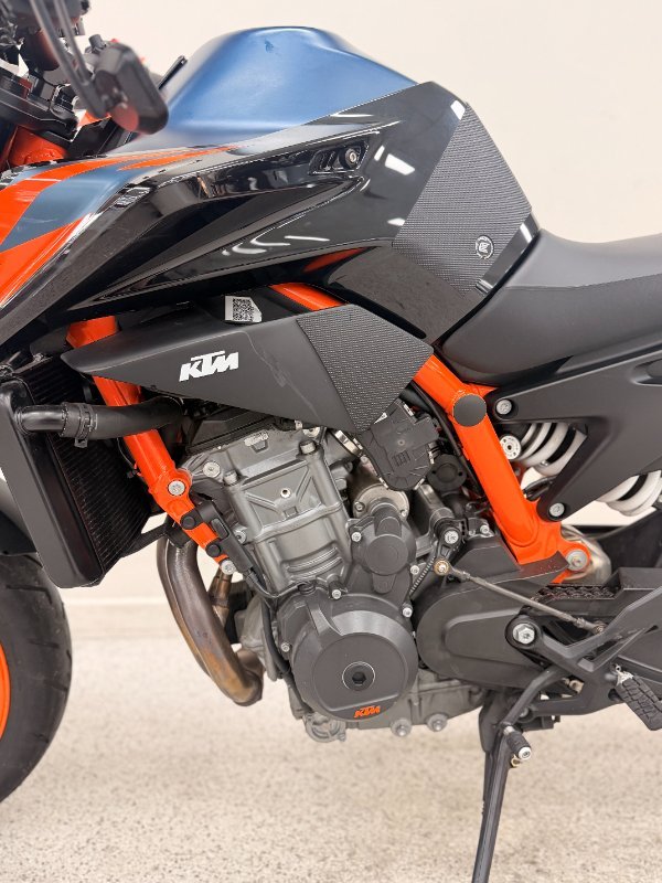 2023 Ktm 890 DUKE R Orange