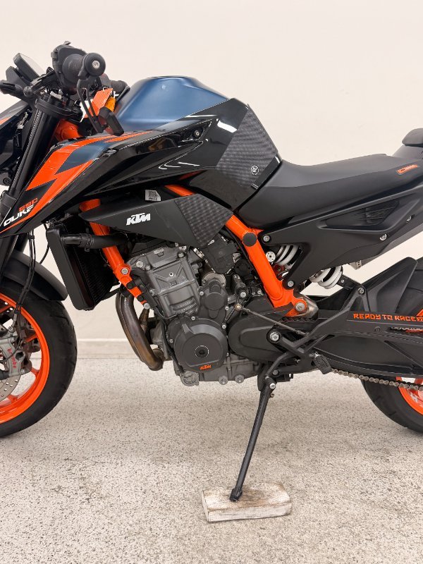 2023 Ktm 890 DUKE R Orange