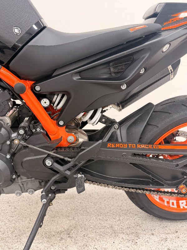 2023 Ktm 890 DUKE R Orange
