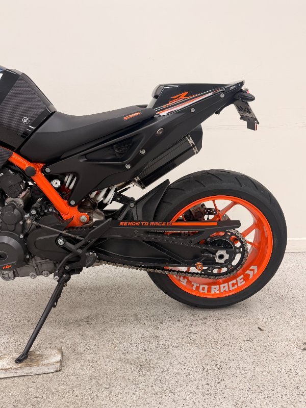 2023 Ktm 890 DUKE R Orange