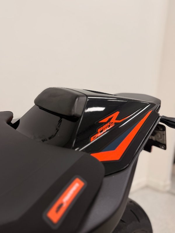 2023 Ktm 890 DUKE R Orange