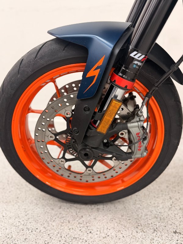 2023 Ktm 890 DUKE R Orange