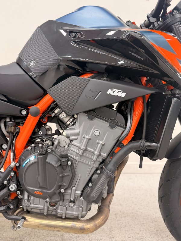 2023 Ktm 890 DUKE R Orange