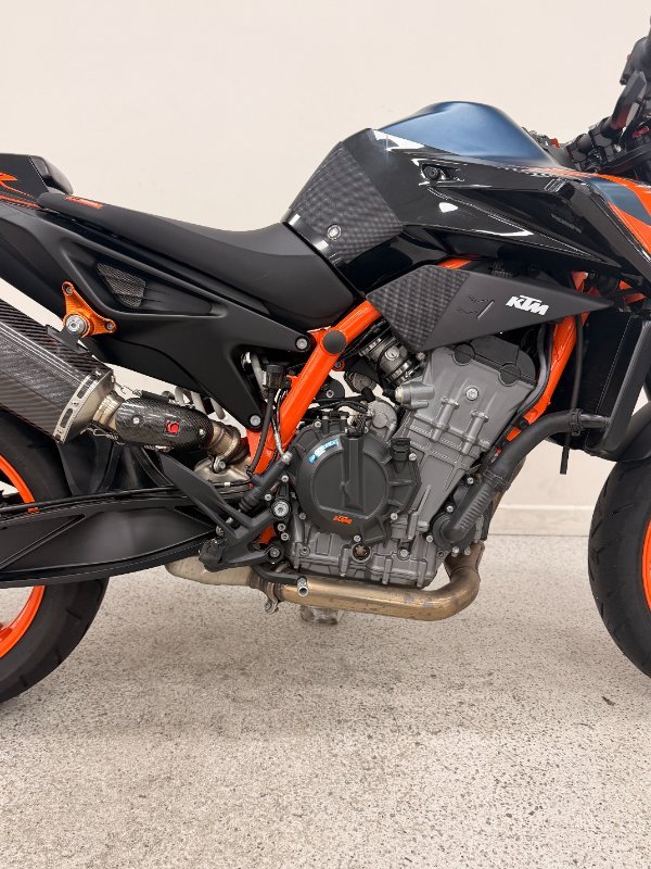2023 Ktm 890 DUKE R Orange