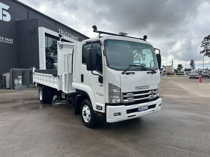 2020 Isuzu F Series FRR110-260
