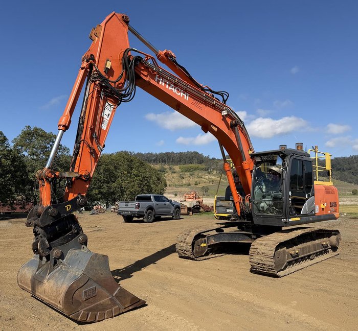 2017 Hitachi ZX 210LC 5B