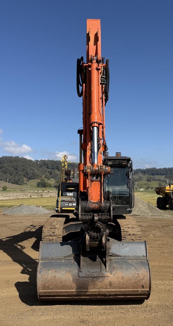 2017 Hitachi ZX 210LC 5B
