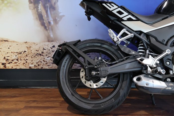 2021 CFMOTO 300 NK ABS