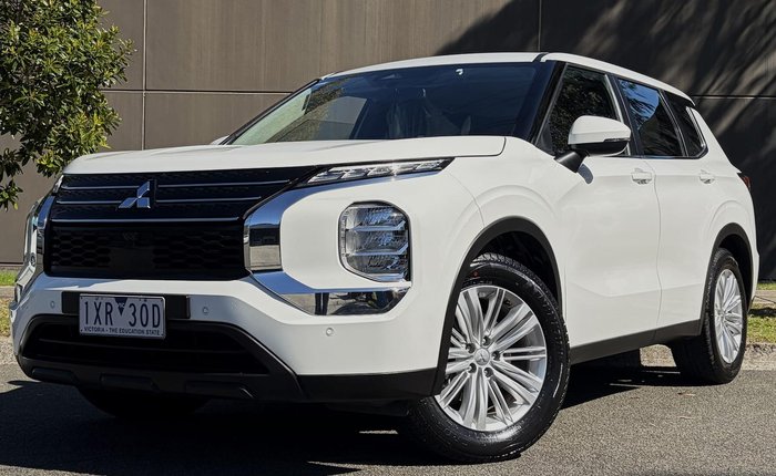 2023 Mitsubishi Outlander ES