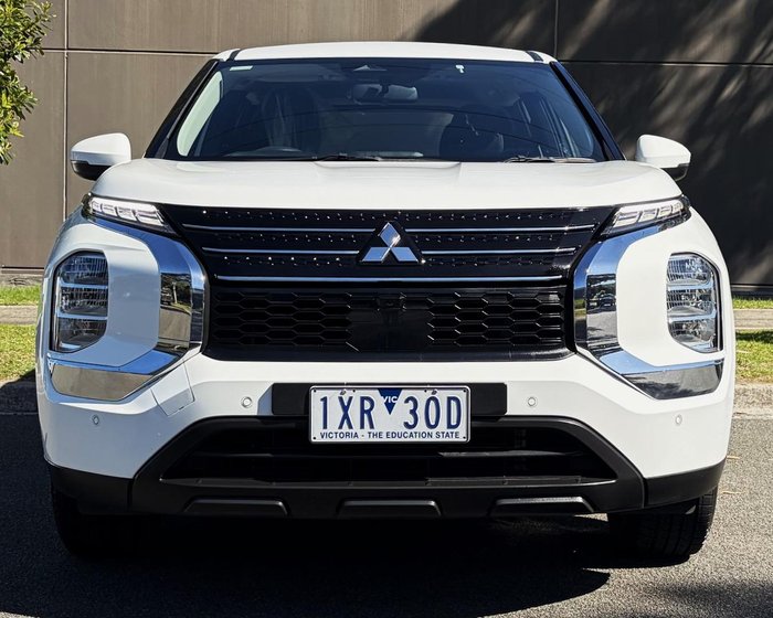 2023 Mitsubishi Outlander ES