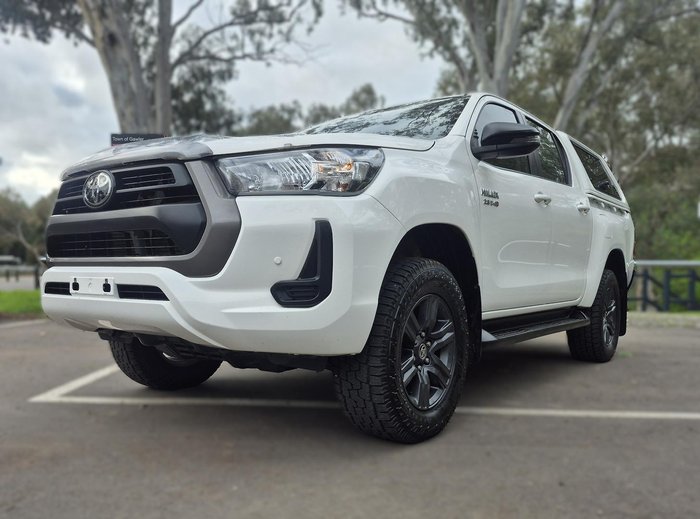 2022 Toyota Hilux SR