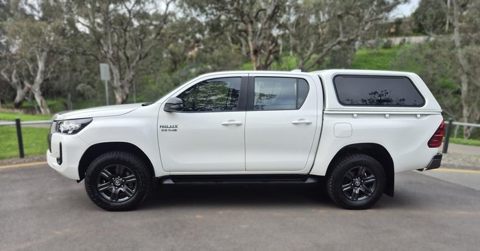 2022 Toyota Hilux SR
