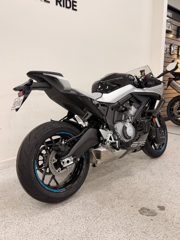 2025 CFMOTO 2025 CF Moto 675CC 675SR-R ABS Road Black