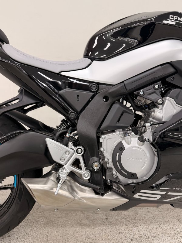 2025 CFMOTO 2025 CF Moto 675CC 675SR-R ABS Road Black