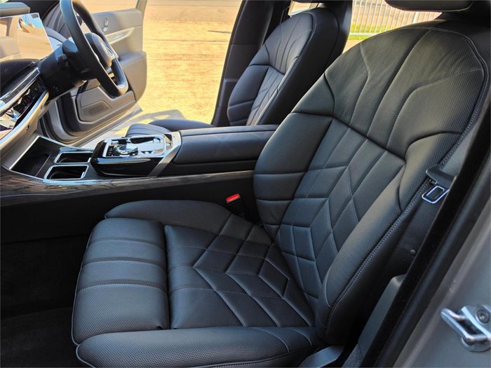 2025 BMW i7