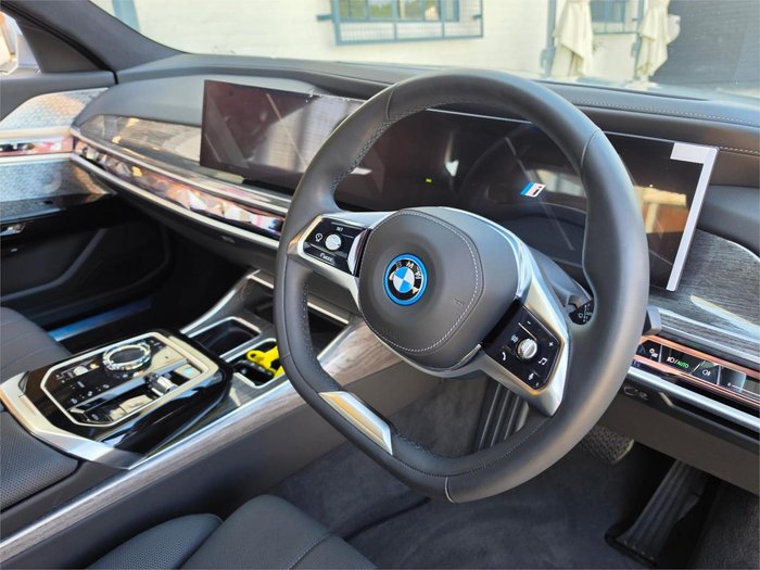 2025 BMW i7