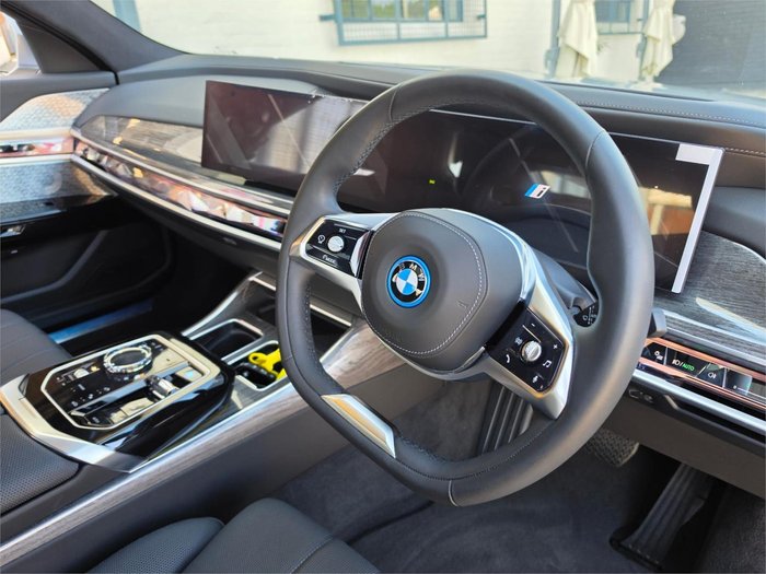 2025 BMW i7