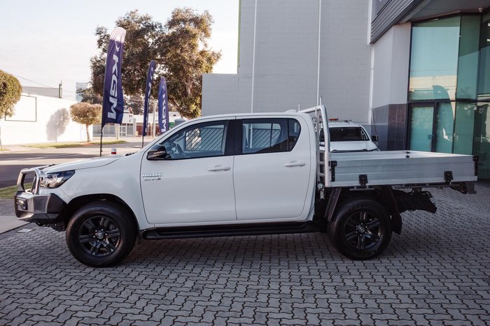 2023 Toyota Hilux SR