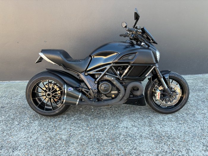 2015 Ducati DIAVEL BLACK