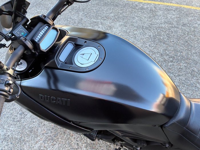 2015 Ducati DIAVEL BLACK