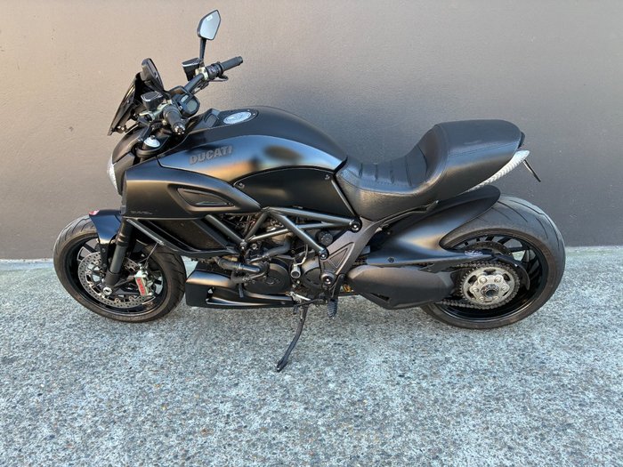 2015 Ducati DIAVEL BLACK