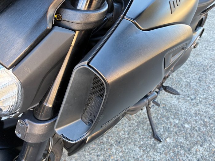 2015 Ducati DIAVEL BLACK