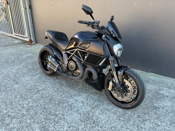 2015 Ducati DIAVEL BLACK
