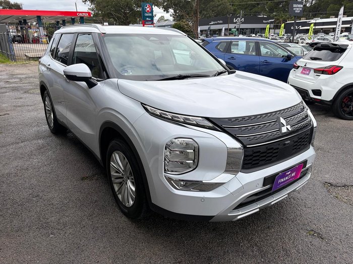 2024 Mitsubishi Outlander LS
