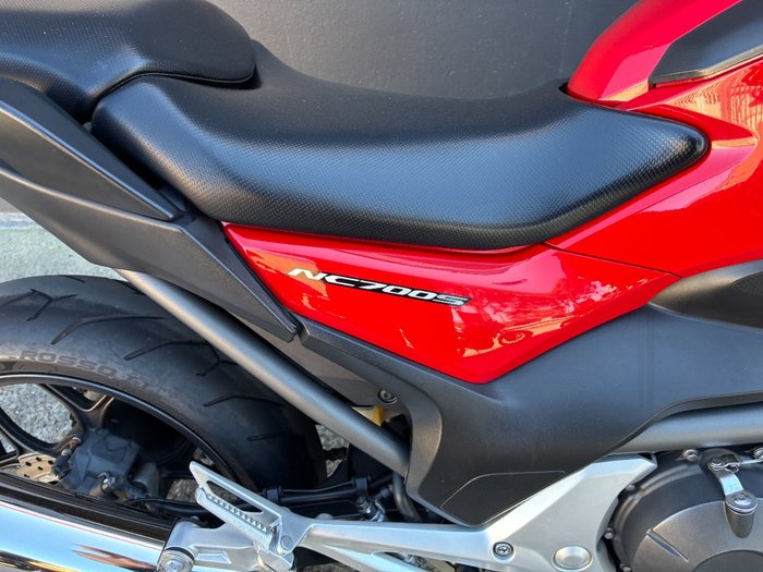 2012 Honda NC700SA RED/WHITE
