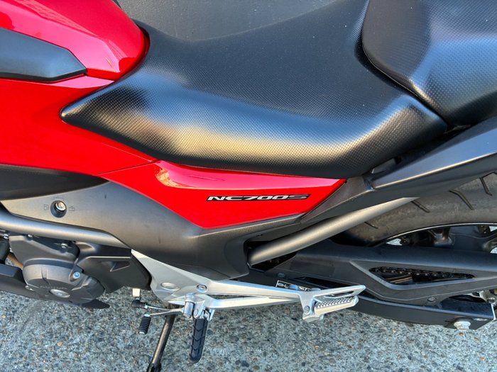2012 Honda NC700SA RED/WHITE
