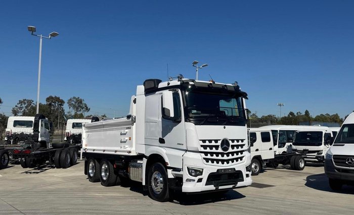 2025 Mercedes-Benz Arocs