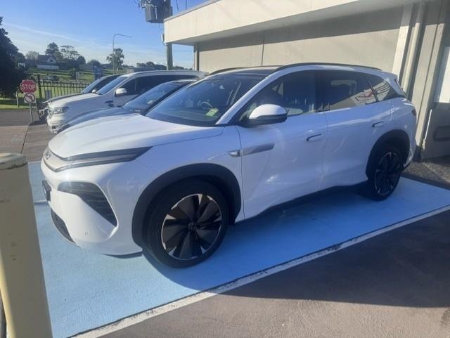 2026 BYD SEALION 8