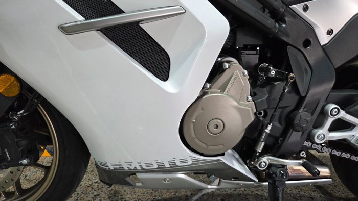 2025 CFMoto 500 SR VOOM WHITE
