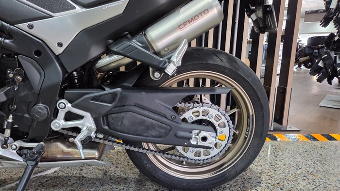 2025 CFMoto 500 SR VOOM WHITE