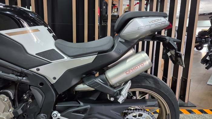 2025 CFMoto 500 SR VOOM WHITE