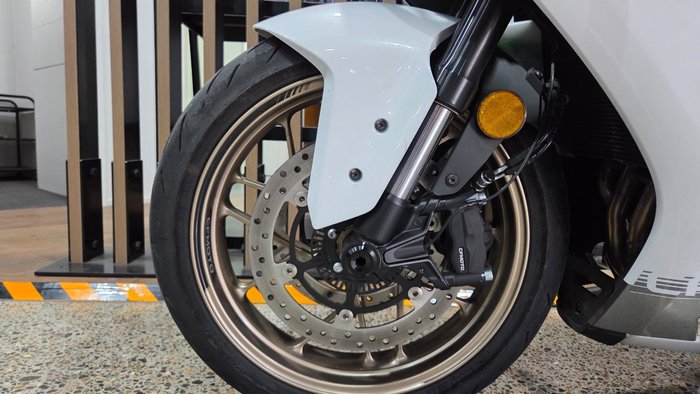2025 CFMoto 500 SR VOOM WHITE