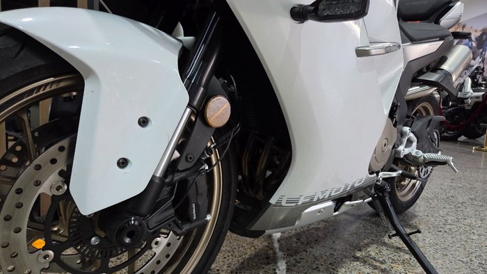 2025 CFMoto 500 SR VOOM WHITE
