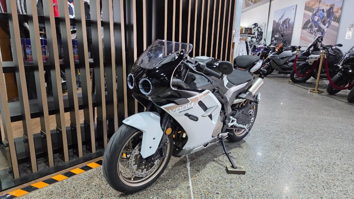 2025 CFMoto 500 SR VOOM WHITE