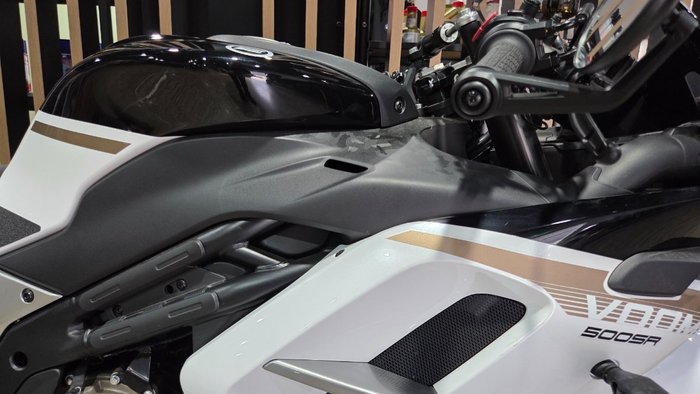 2025 CFMoto 500 SR VOOM WHITE