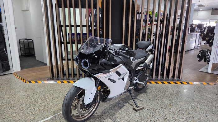 2025 CFMoto 500 SR VOOM